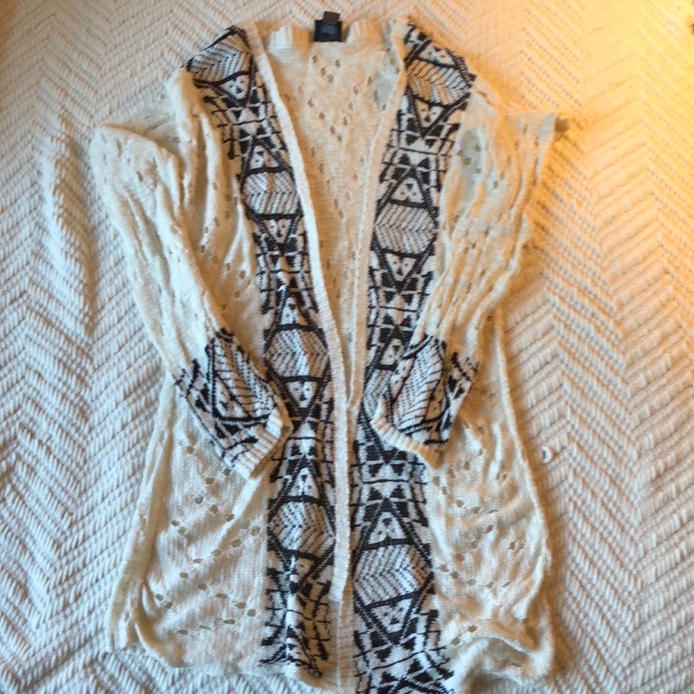 Cardigan with black and white pattern detail